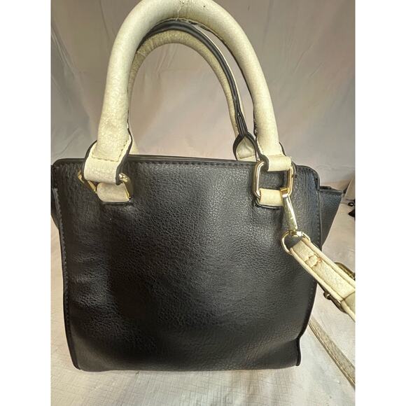 Small Black and White Handbag Preowned - Picture 8 of 8